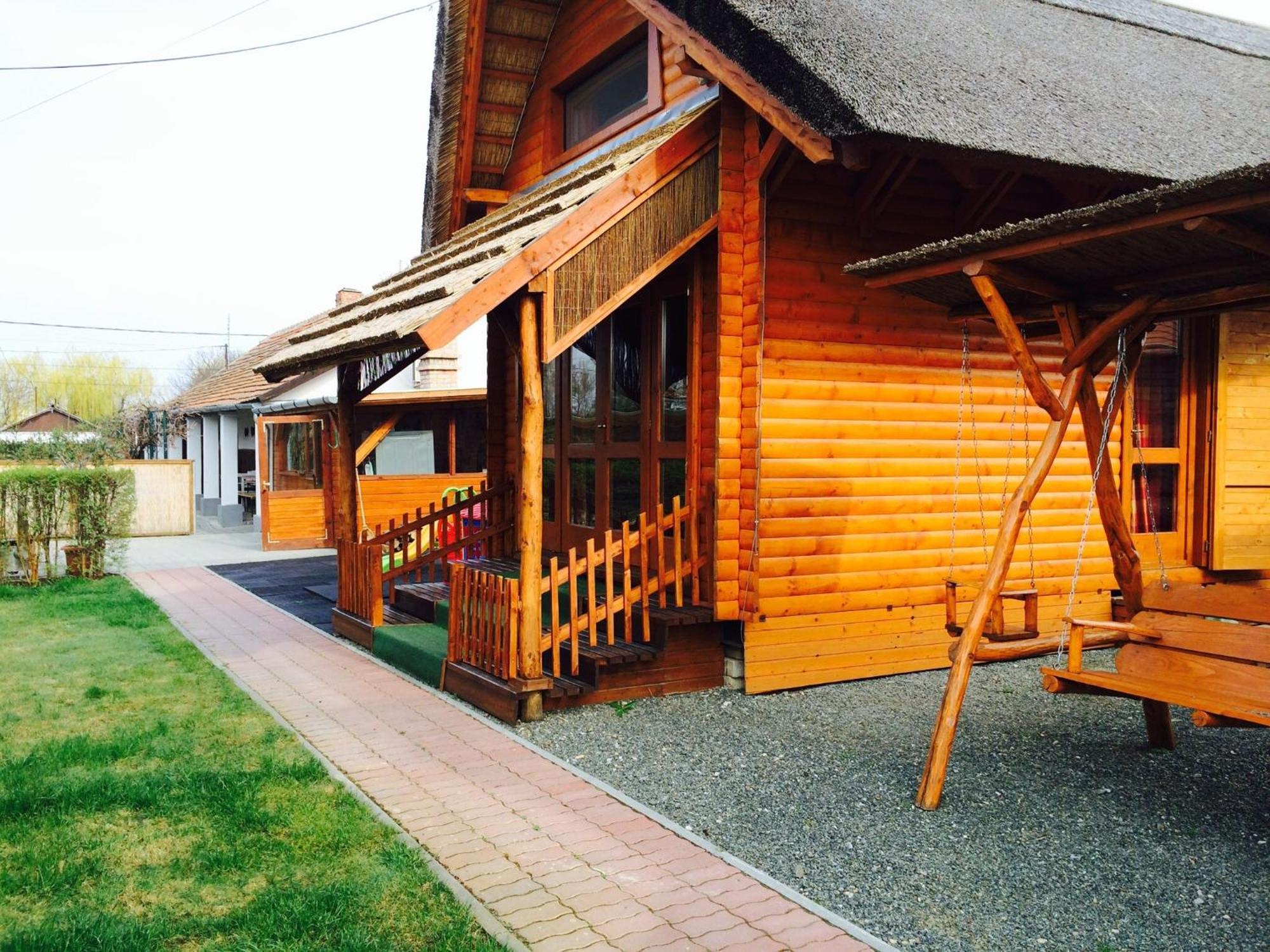 Apartamento Sulyom Panzió Tiszafüred Habitación foto