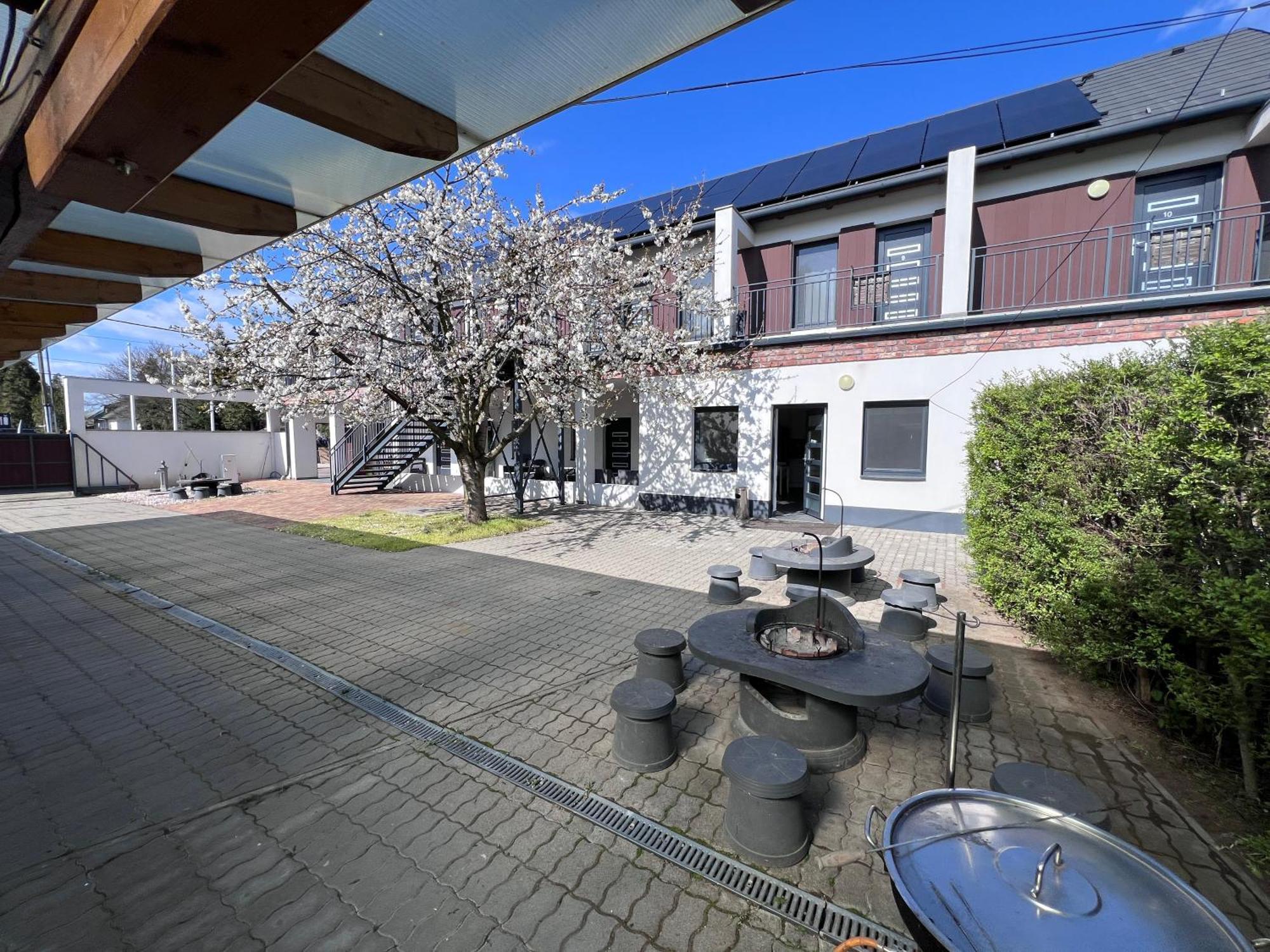 Apartamento Sulyom Panzió Tiszafüred Exterior foto